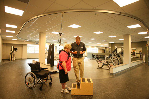 a Therapist and patient using the solo step for therapy