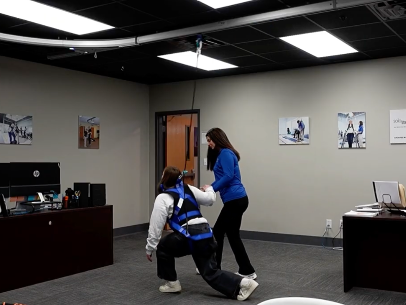 Forward walking lunges in the Solo-Step