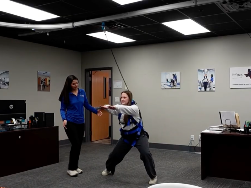 Side lunges in the Solo-Step