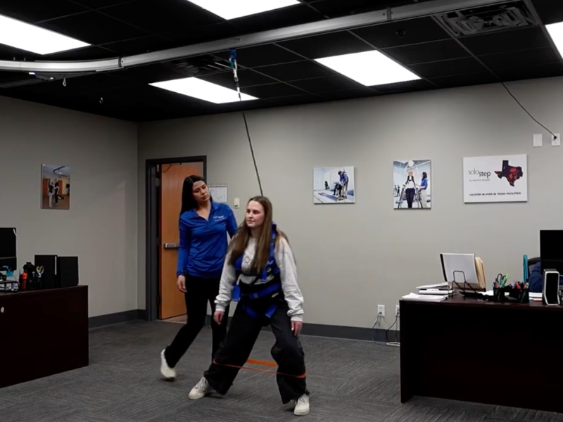 Resisted side lunge in the Solo-Step